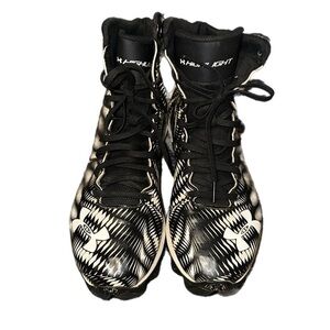 Under armour high light Clutch Fit size 8.5 cleats ankle